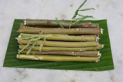 Natural Babool bark colors green and brown