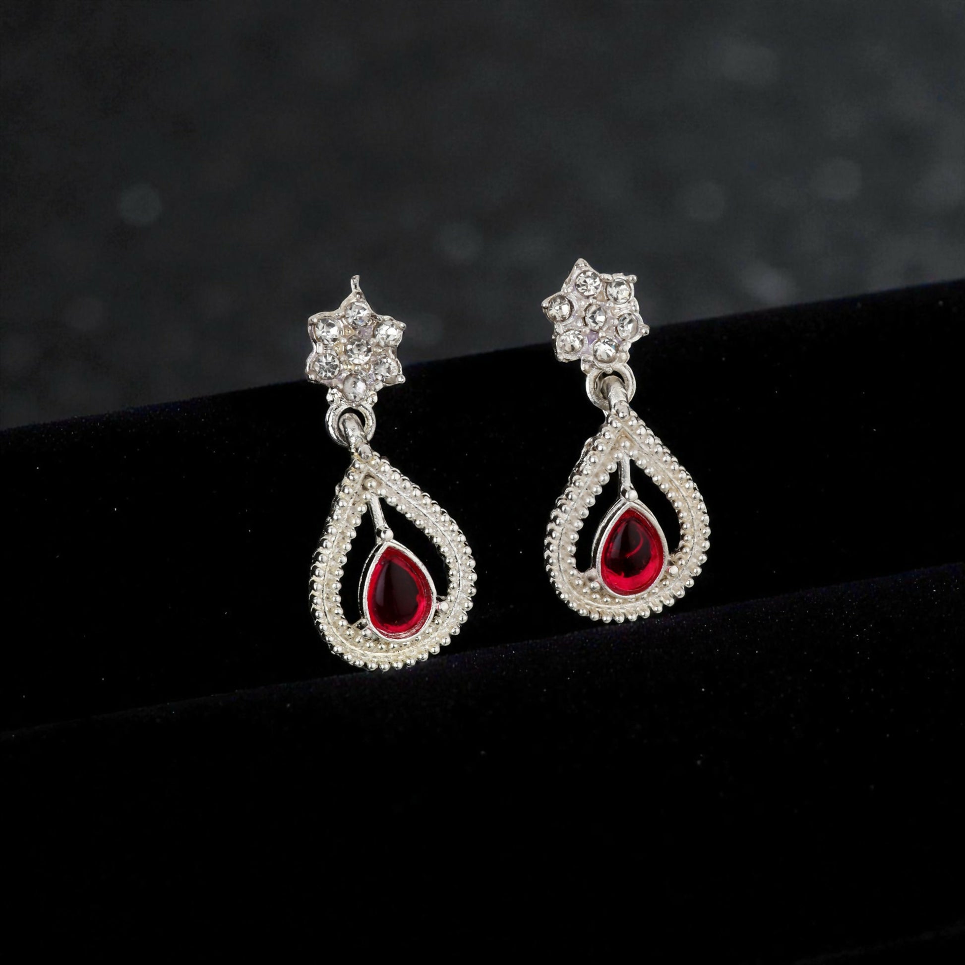 Rustic Oxidized Silver Emerald Scallop Choker Set