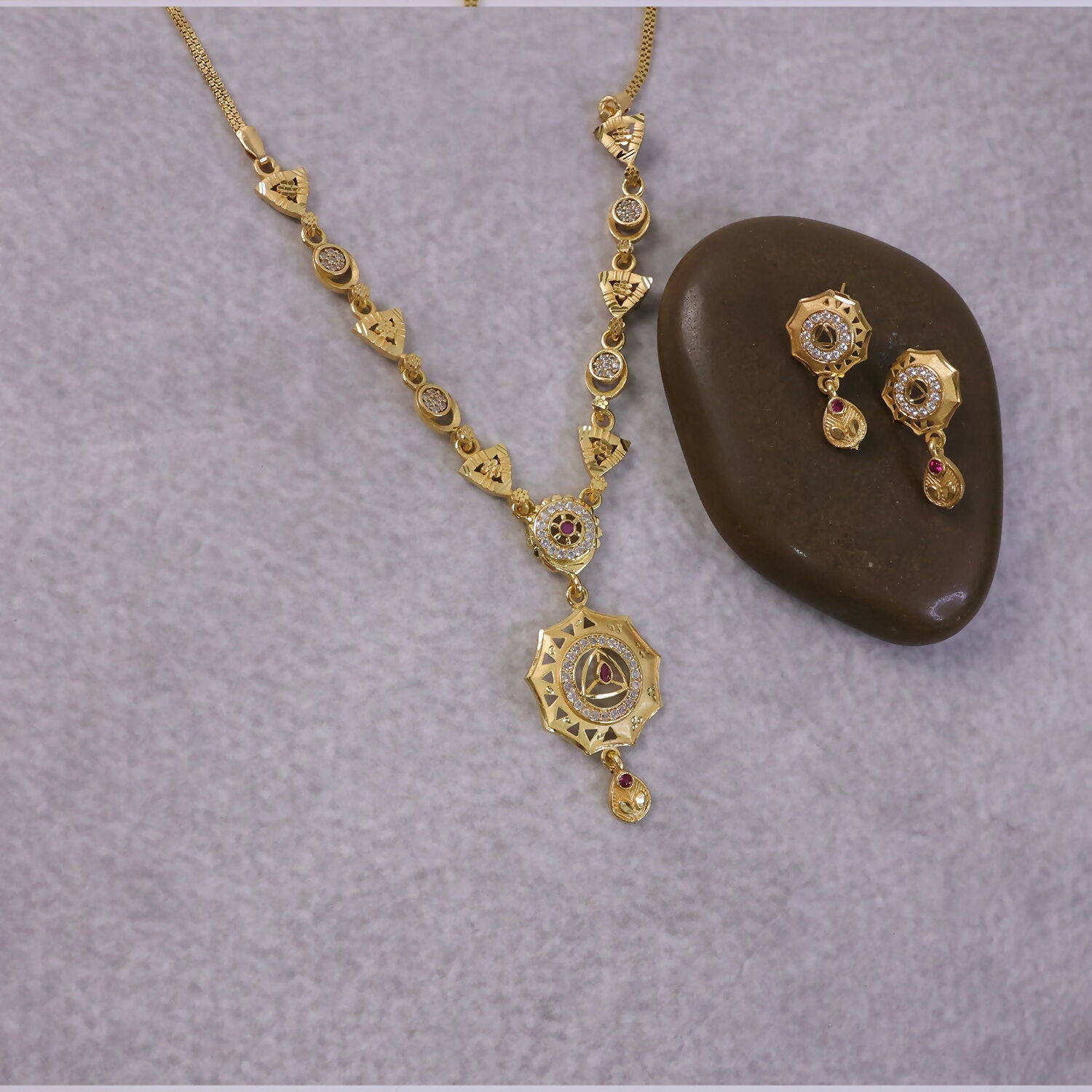 Stunning Necklace Set for Every Occasion with Beautiful Statement Design