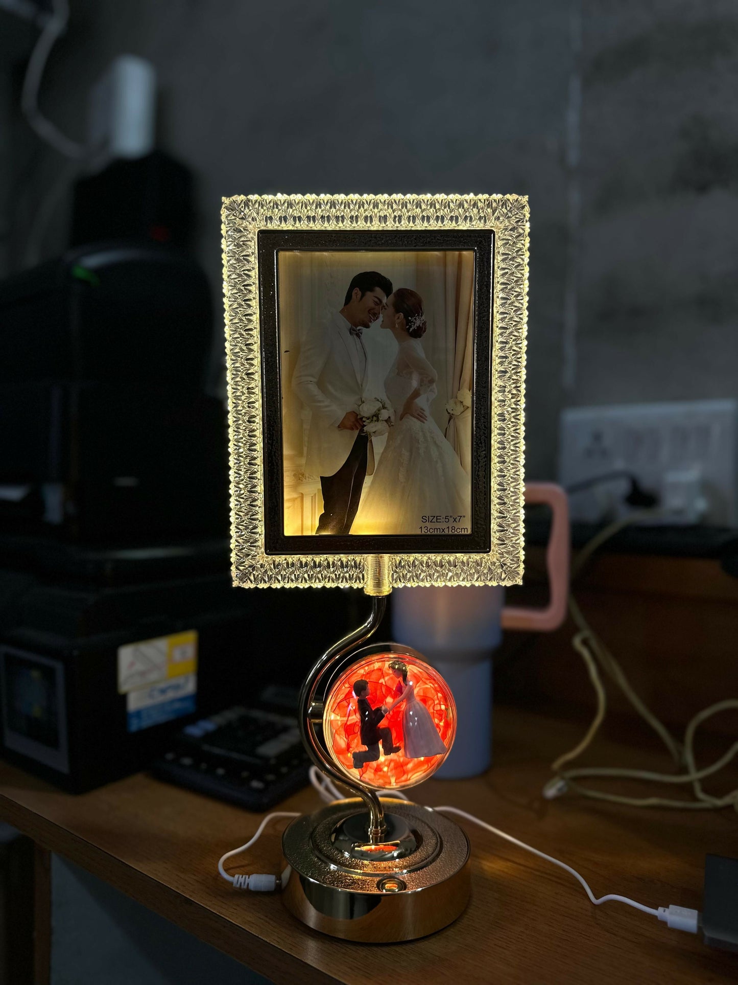 LED Photo Frame Lamp with 3 Lighting Modes & Romantic Couple Base