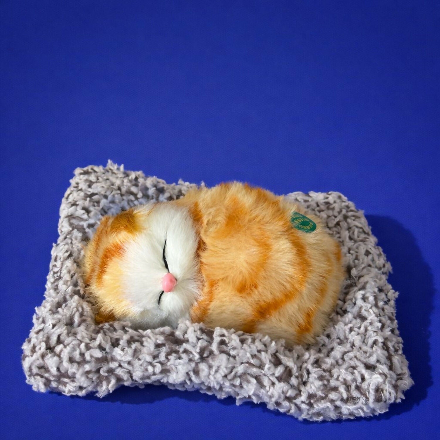 Sleeping Cat Car Dashboard Showpiece Soft Plush Cute Cat Toy for Car & Desk
