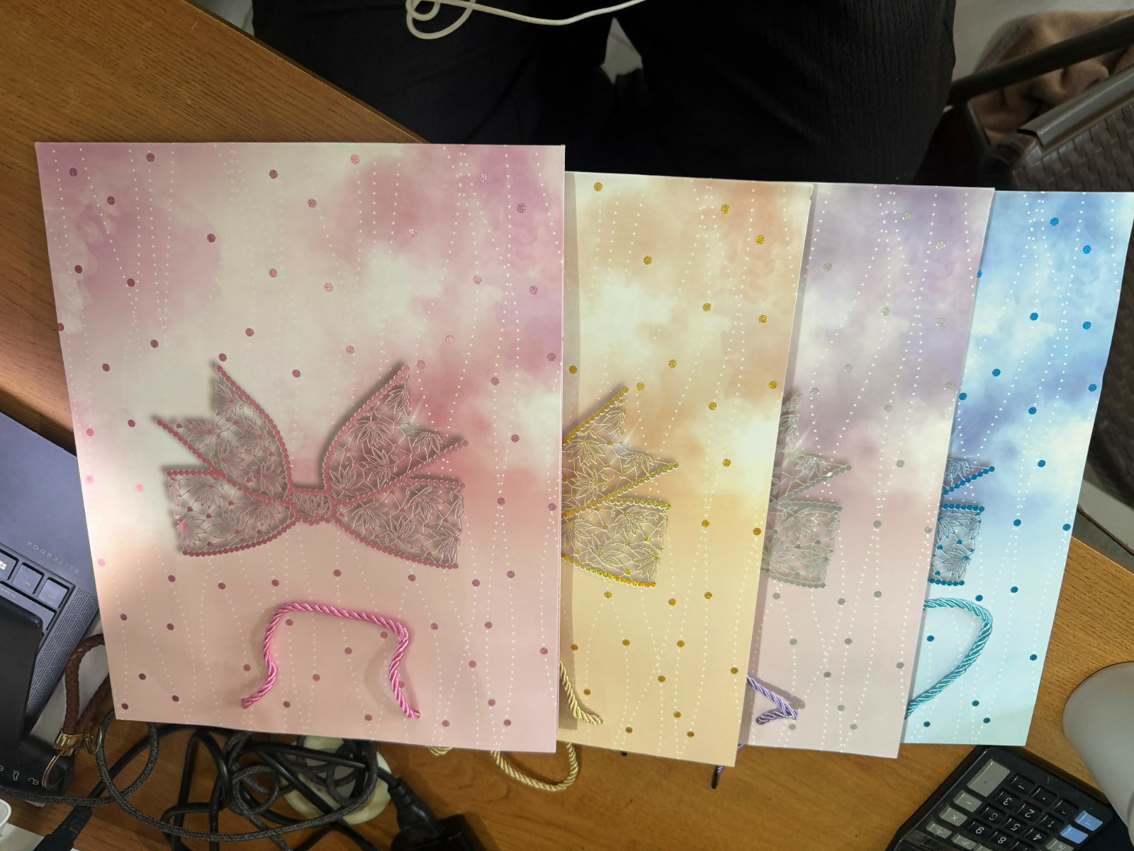 Elegant Bow Design Gift Paper Bag with Handle for Gifting