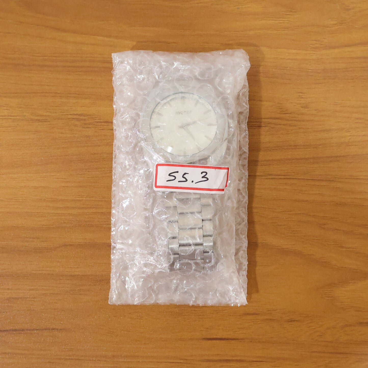 Elegant Silver Analog Wrist Watch with Classic Dial & Premium Metal Strap