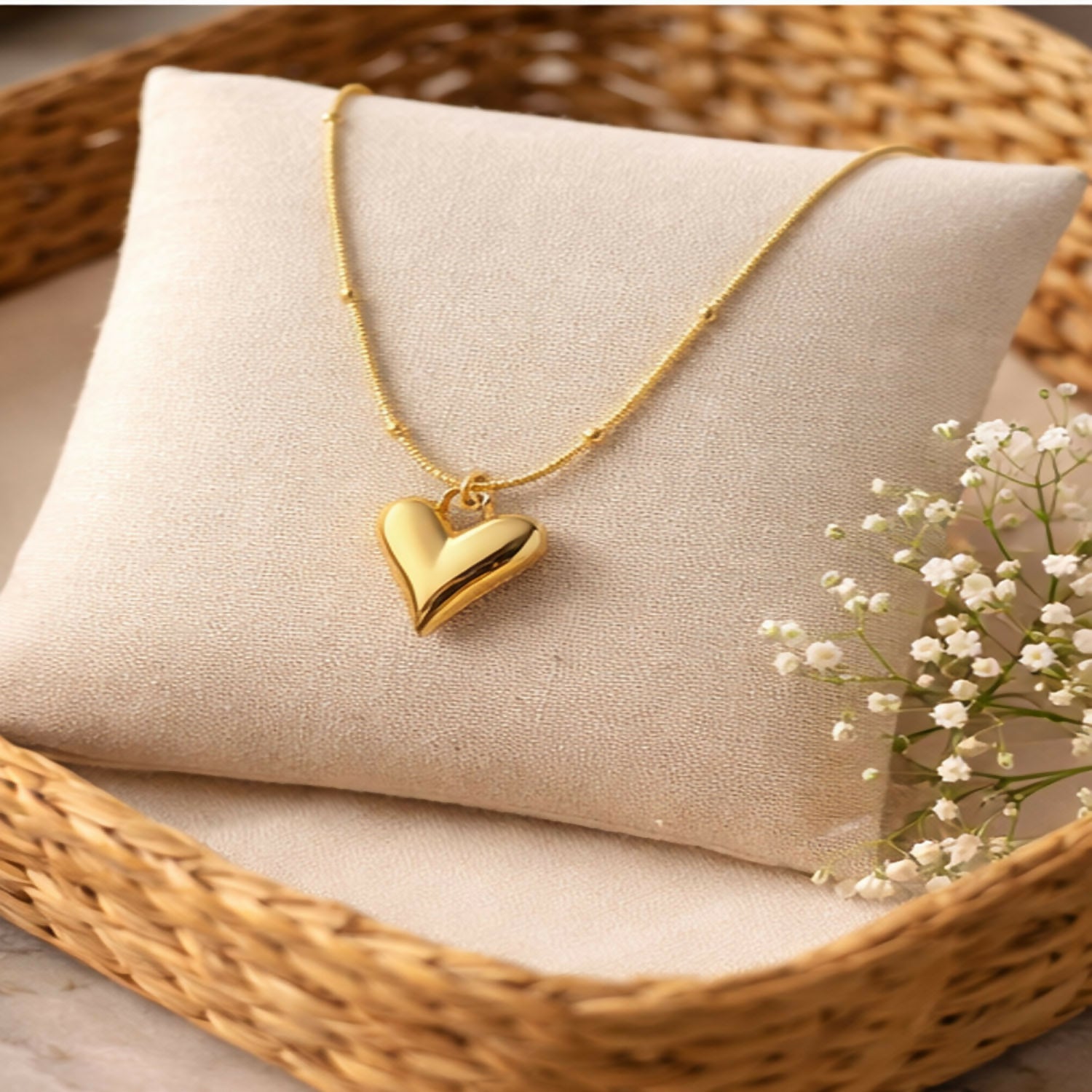 Elegant Gold Heart Pendant Necklace for Women | Minimalist Love Charm Chain