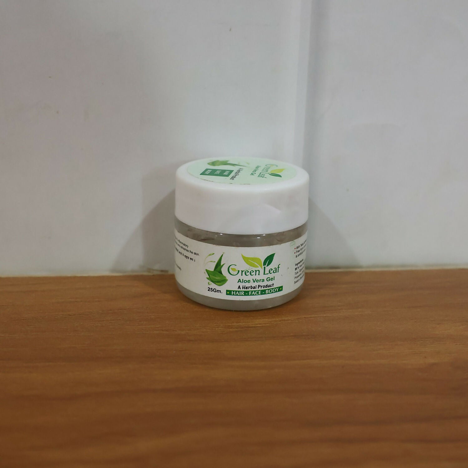Green Leaf Aloe Vera Gel 25g container with natural background