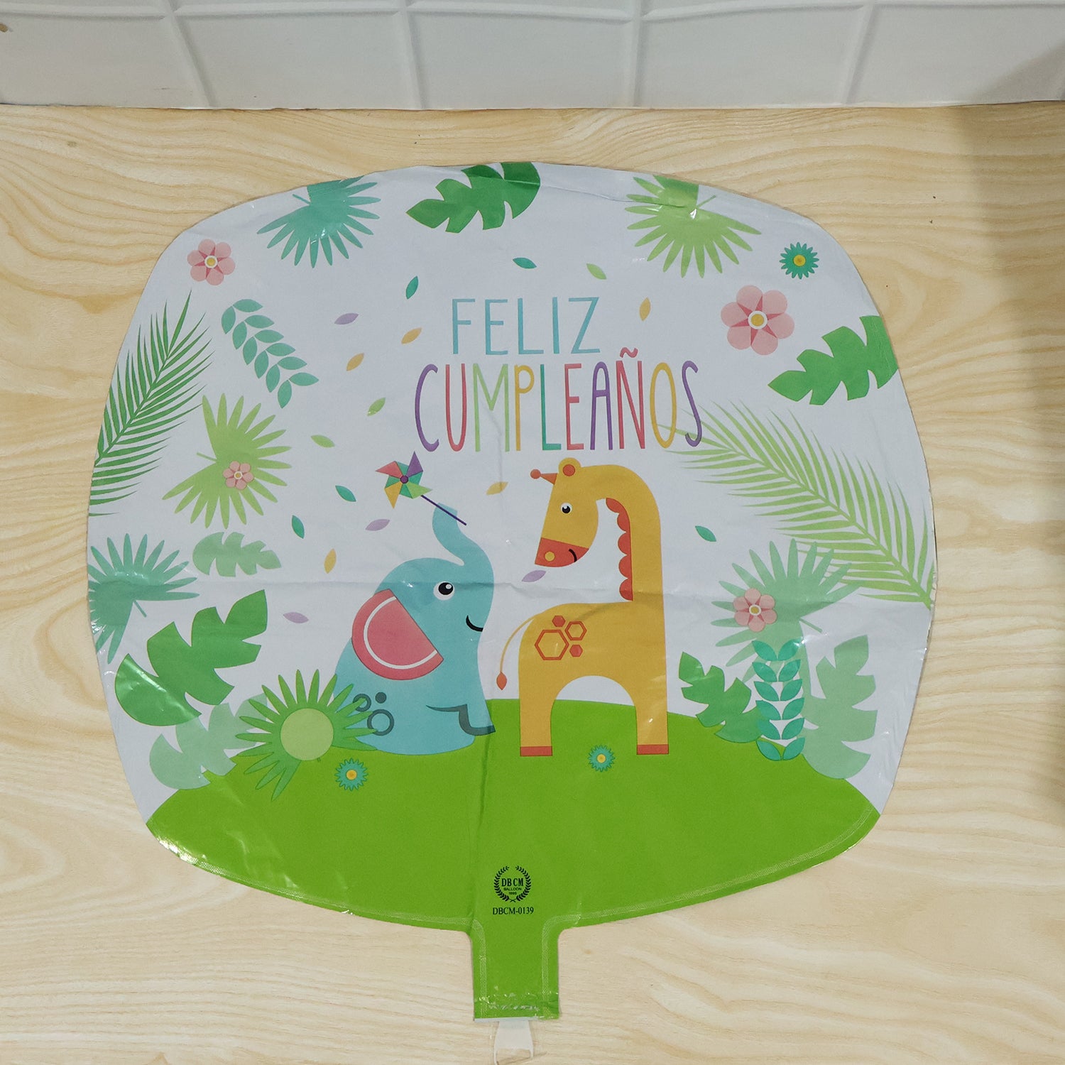 Kids birthday party featuring jungle lion foil balloon