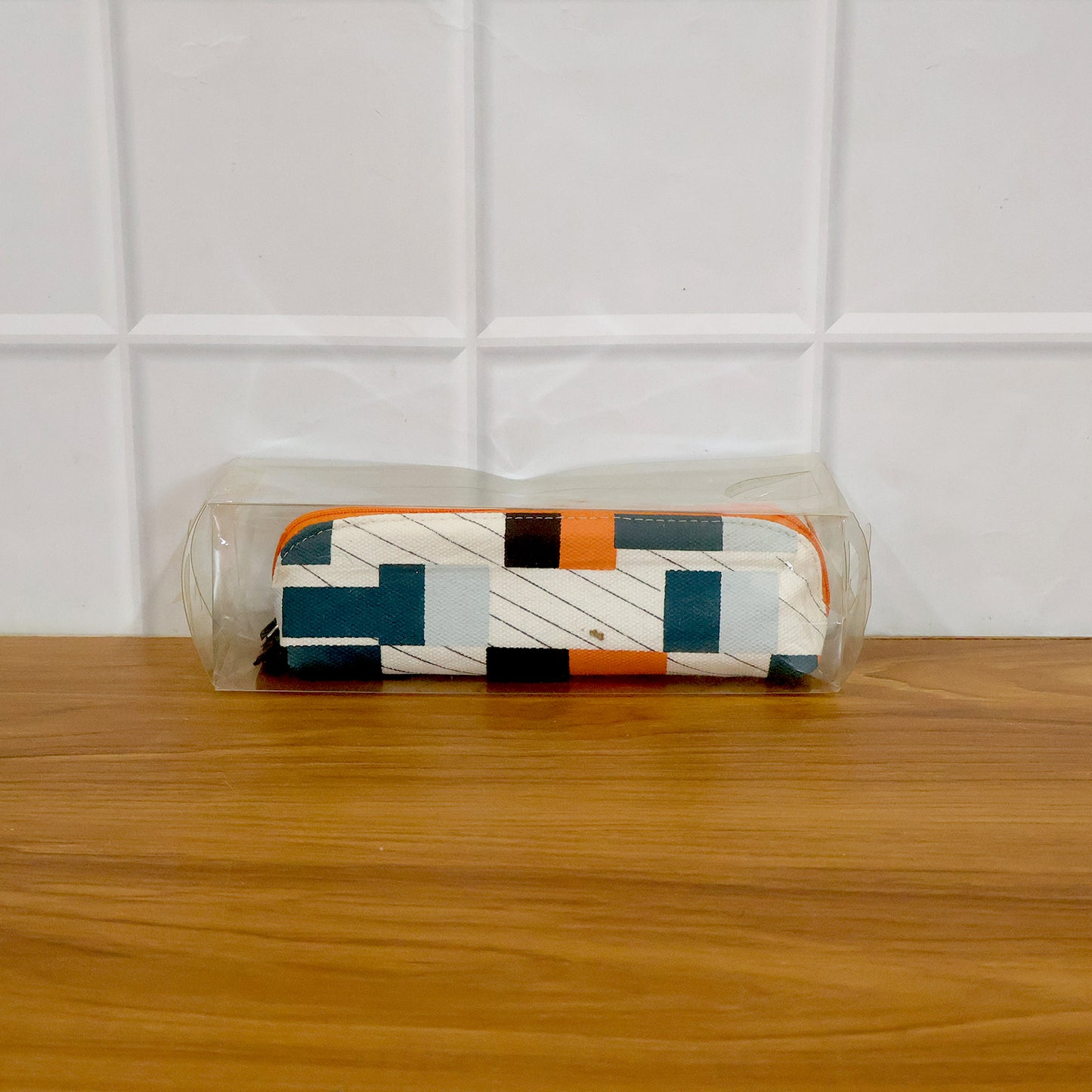 Stationery pouch zipper pull closeup