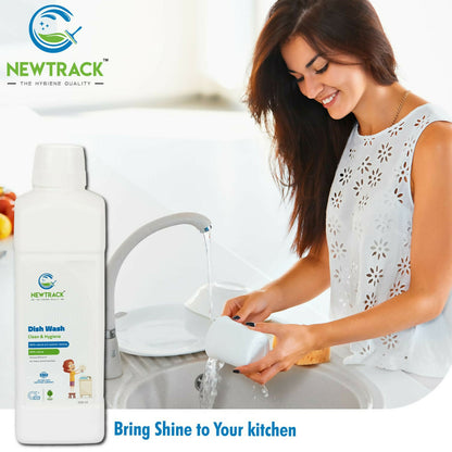 Clean kitchen utensils after washing with dish wash liquid