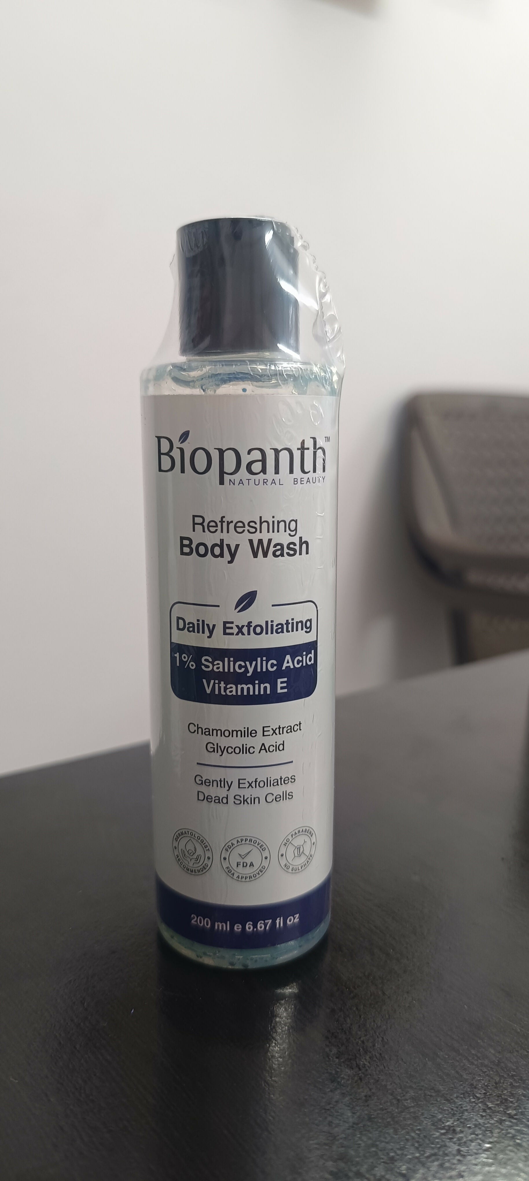 Refreshing Body Wash Daily Exfoliating with Salicylic Acid & Vitamin E (200 ml)