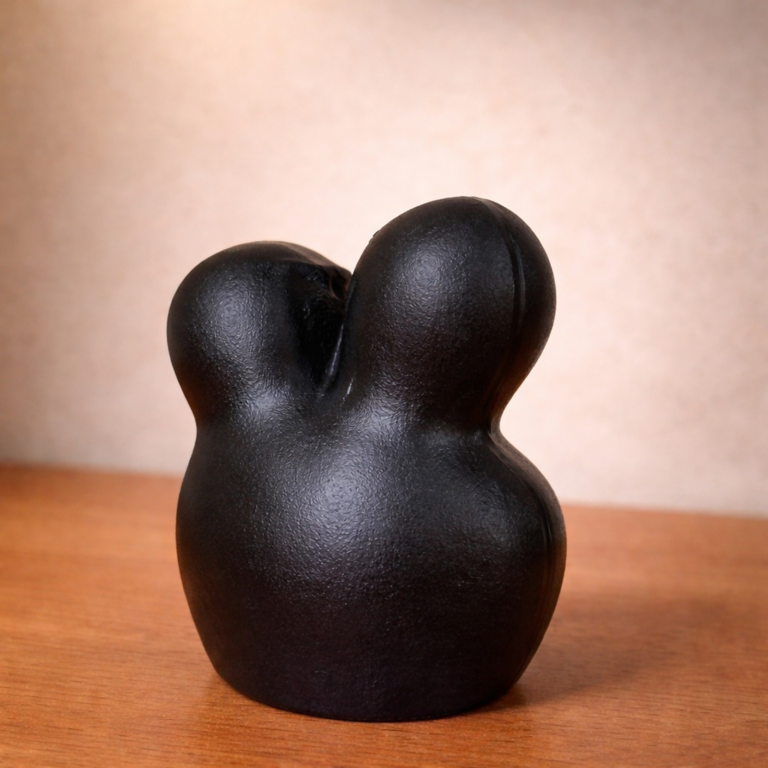 Black Couple Figurine with Heart | Modern Romantic Home Decor Showpiece