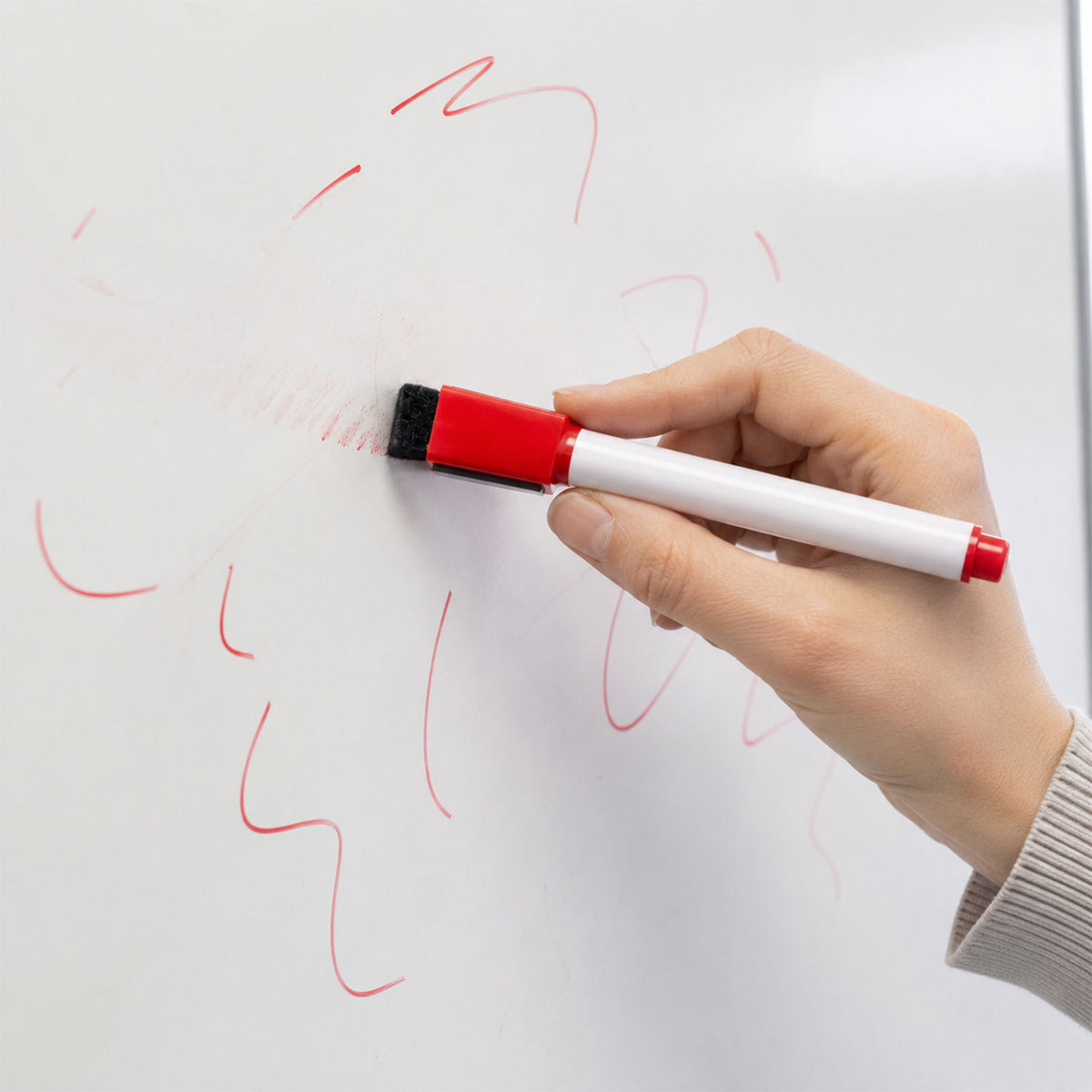 Lightweight red dry erase marker pen with compact design