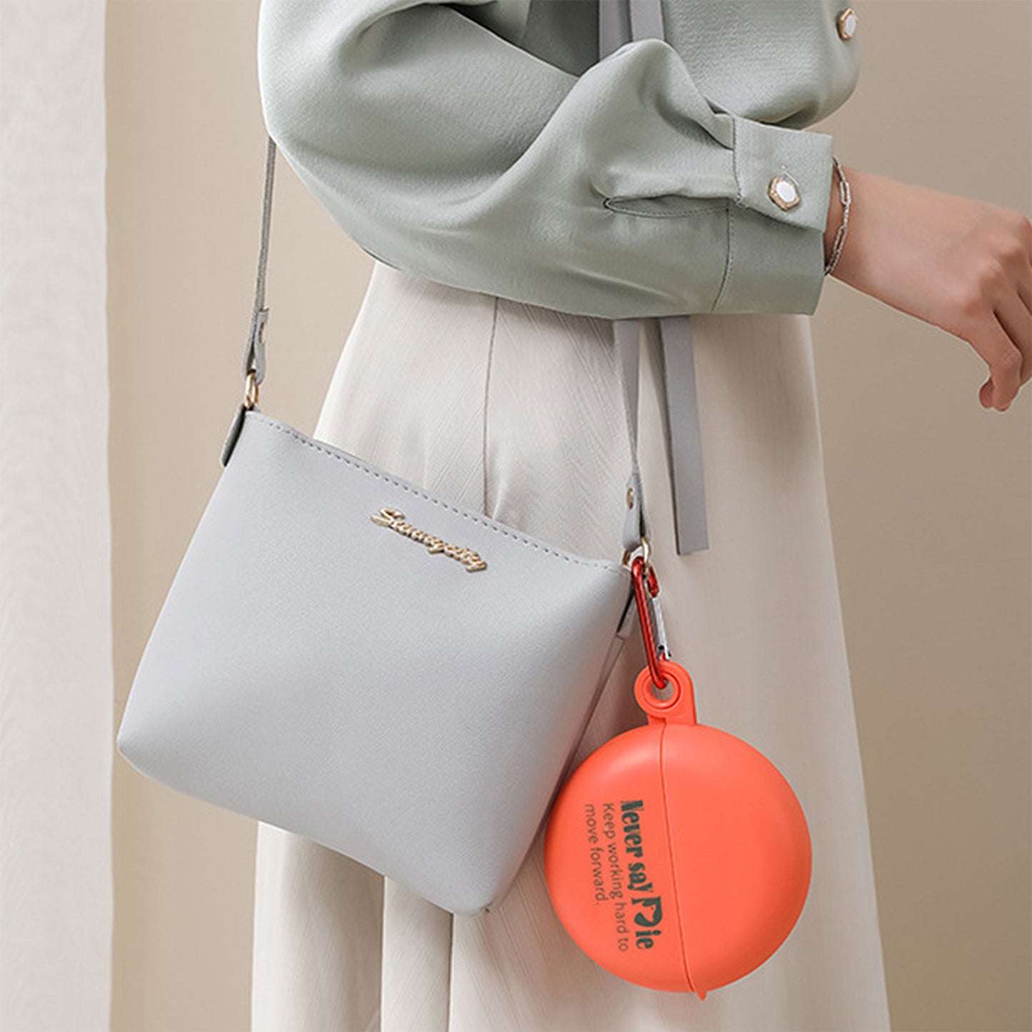 Plastic Round Multi-Purpose Empty Storage Box with Keychain (1 Pc)