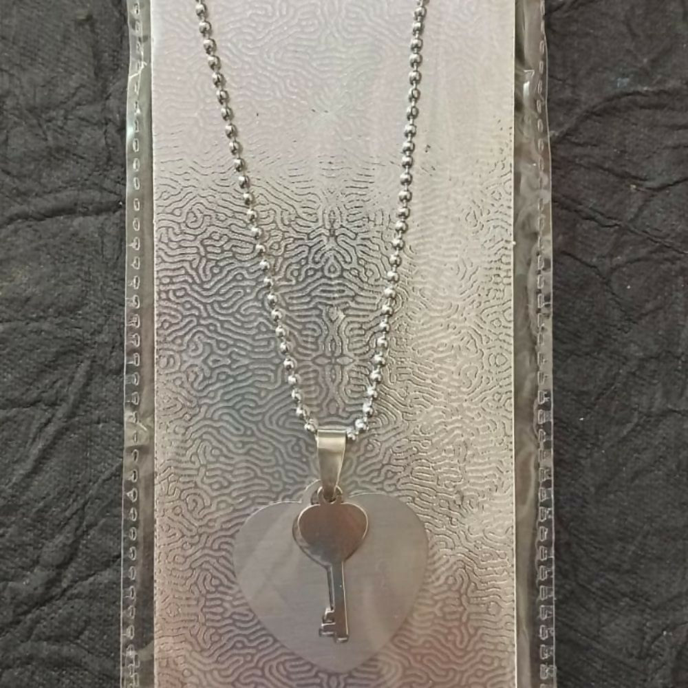 Modern Heart and Key Pendent Necklace