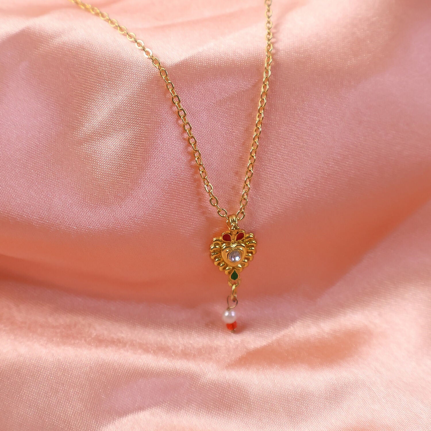 Elegant Heart Motif Pendant Necklace with Chain for Women