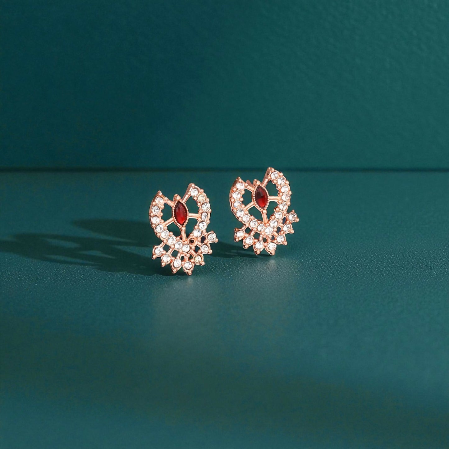 Bold Gold-Tone Black Stone Choker with Pearl Drops