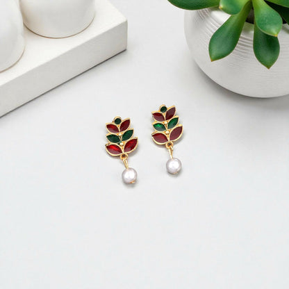 Elegant Gold-Tone Matte Leaf Motif Choker with Faux Pearls