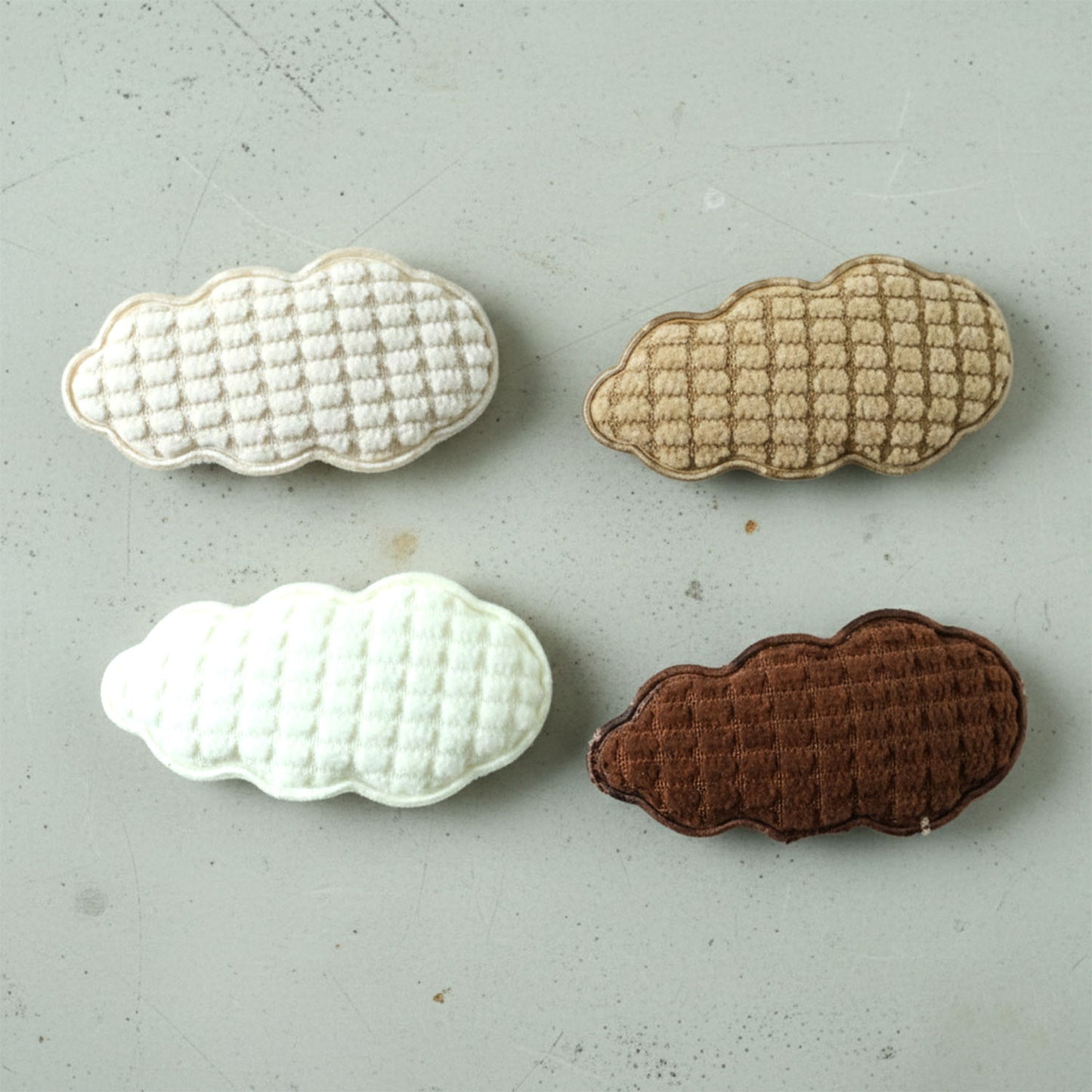 Close-up Padded Hair Clip