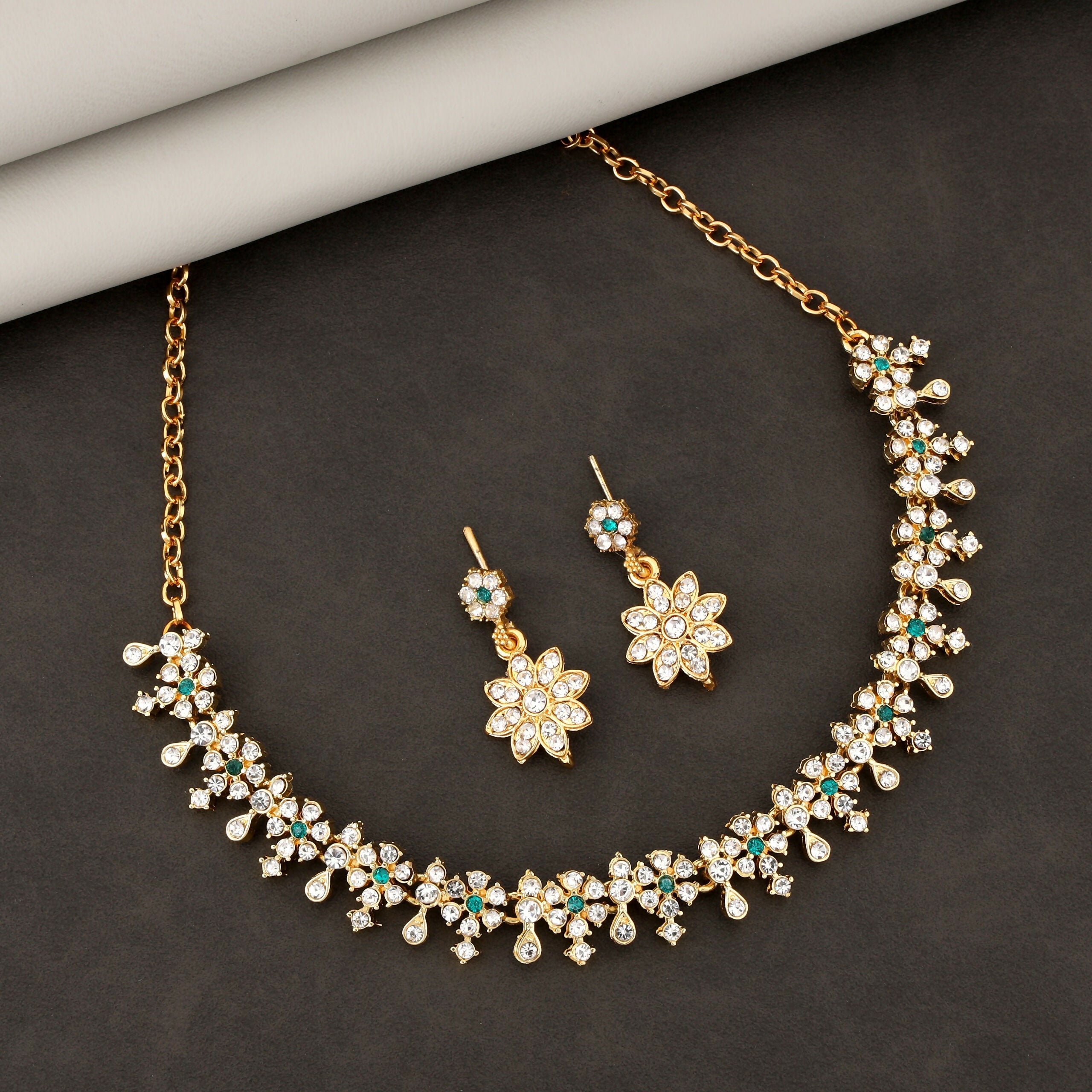 Emerald Green Floral Choker Necklace Set – Gold-Plated Sparkle