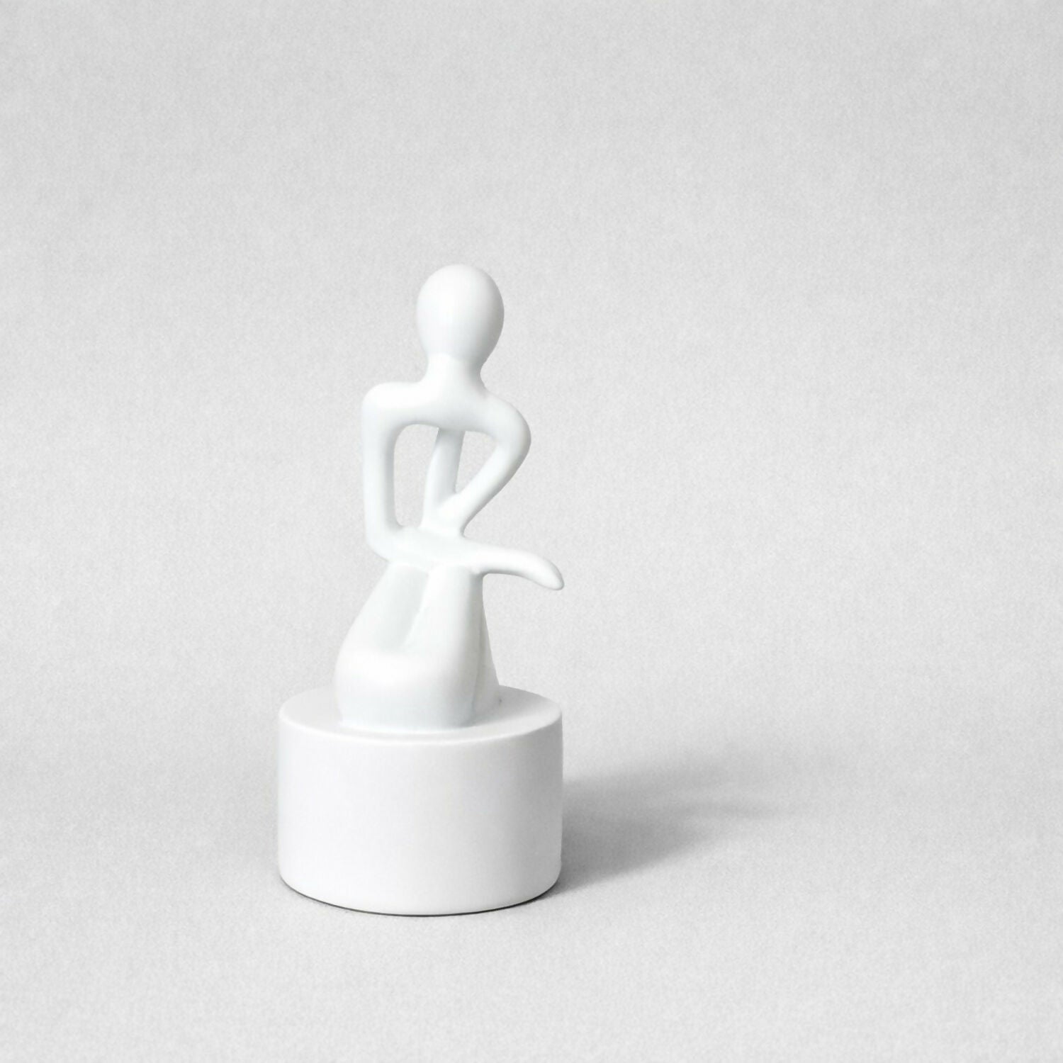 Abstract Thinking Man poly-resin Sculpture Modern White Showpiece for Home Decor