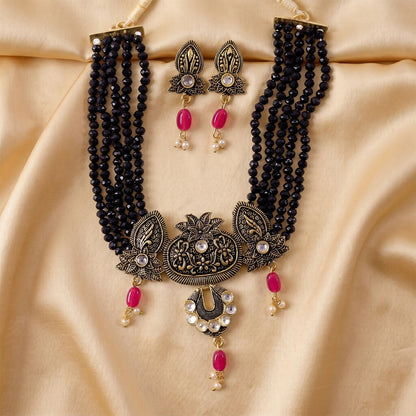 Adjustable thread closure on black beaded necklace