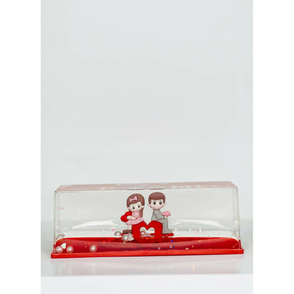 Romantic Couple Love Figurine in Transparent Water Block with Glitter and Floating Hearts – Elegant Desktop Showpiece for Anniversary, Wedding, Birthday & Valentine’s Day Gifting – Decorative Tabletop Display