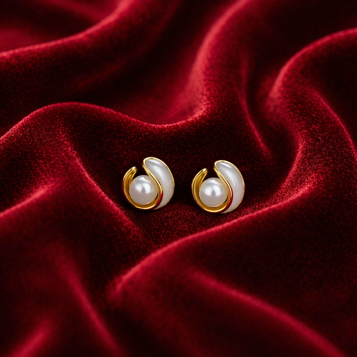 Minimal Korean style gold and pearl stud earrings