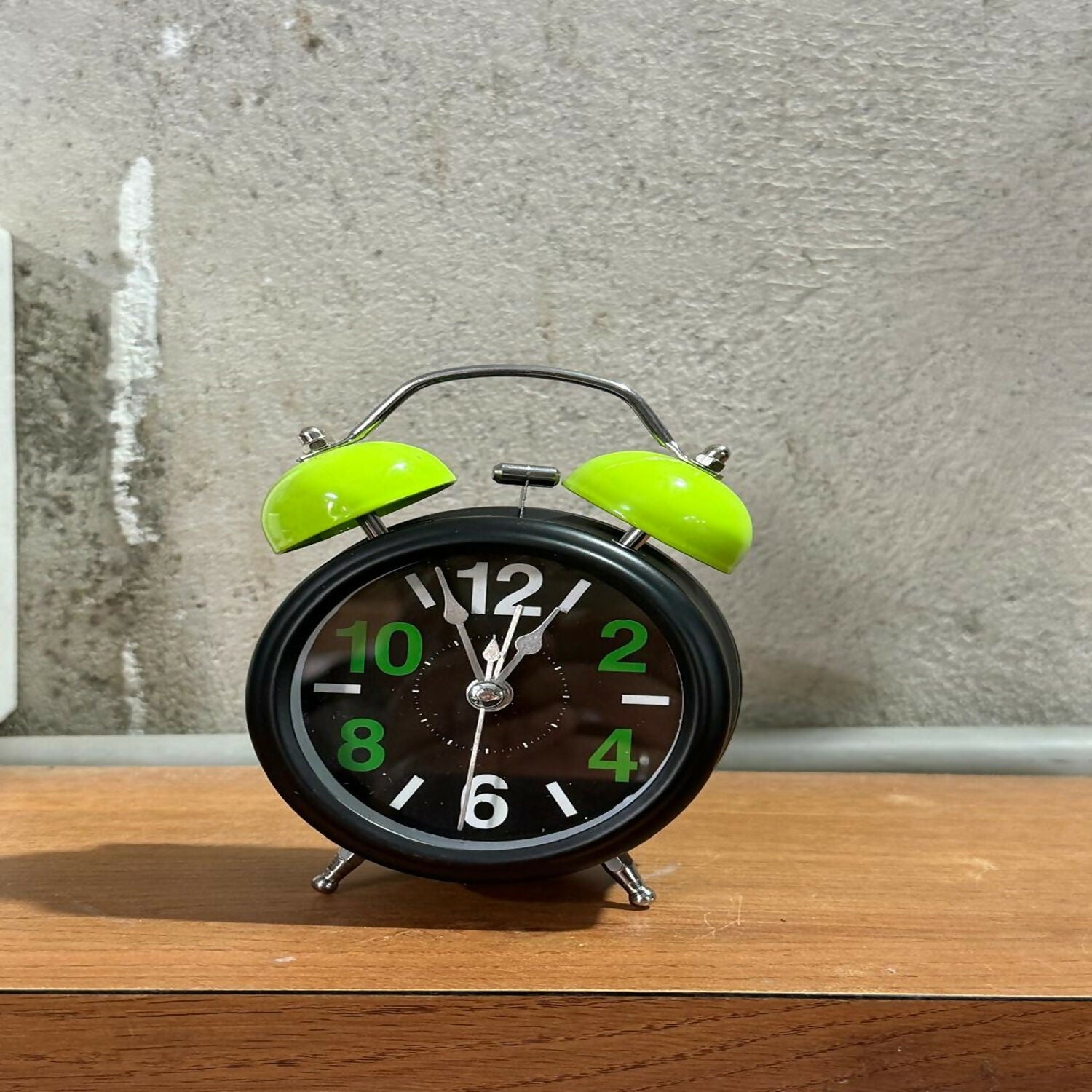 Vintage Twin Bell Alarm Clock for Bedroom & Desk – Loud Ring, Classic Design