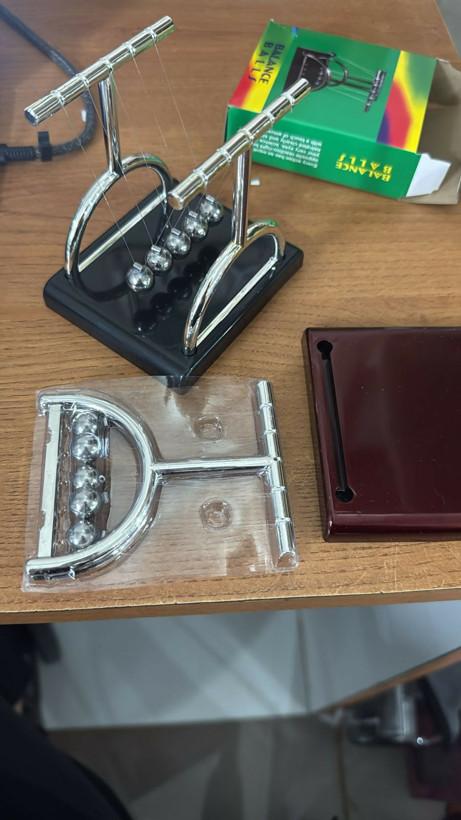 Newton Cradle Desk Toy with Metal Balls for Office Table Decoration