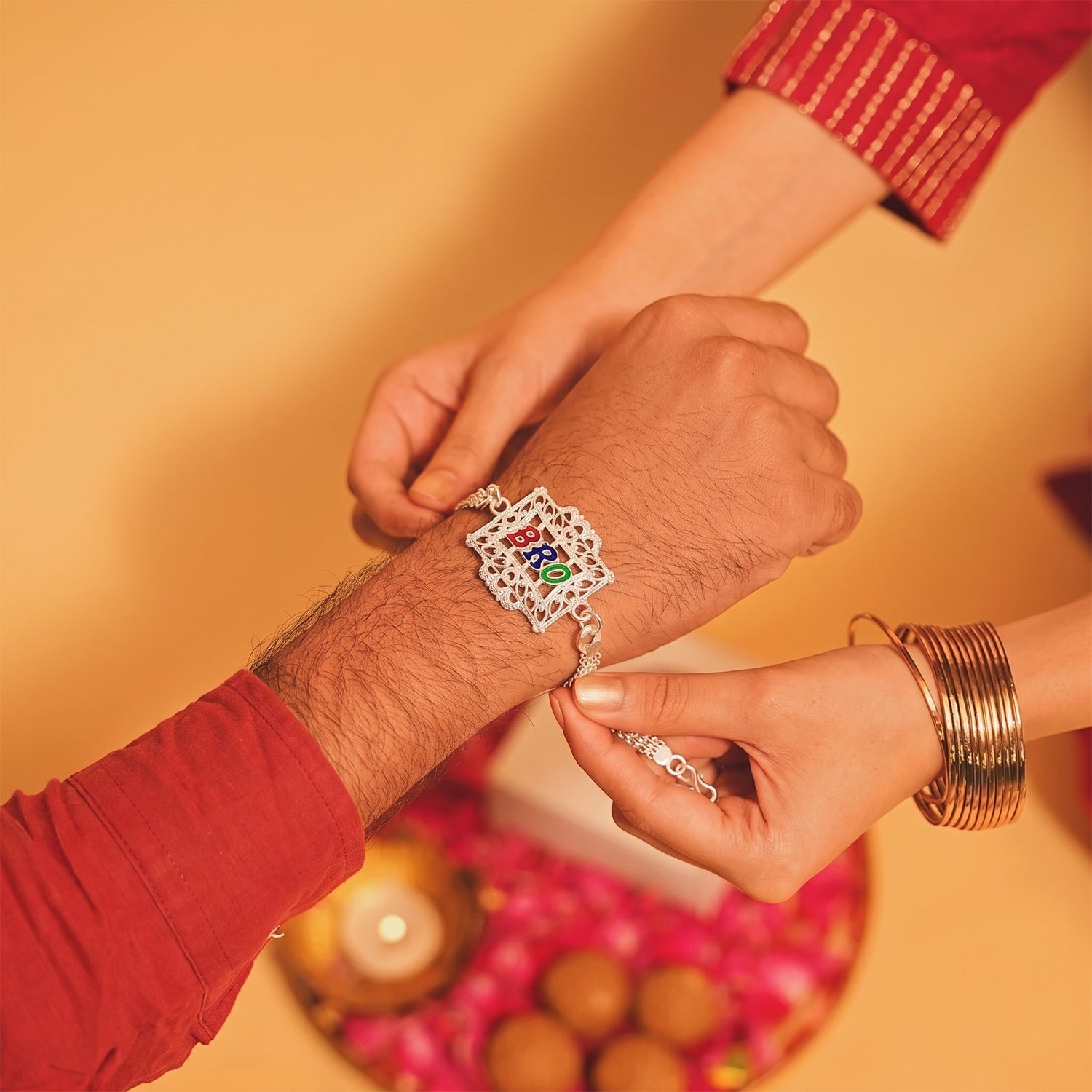 Silver Bro Rakhi with Designer Square Frame (1 Pc)