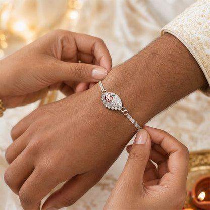 Close-up of Silver Om Chain Rakhi detailing