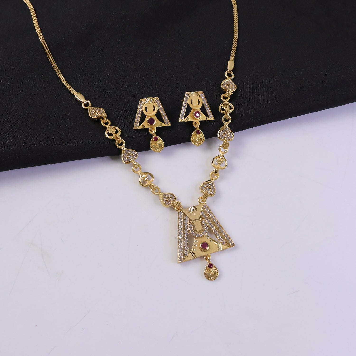 Timeless Beauty Necklace Set with Elegant Classic Design for Women Festive Wear