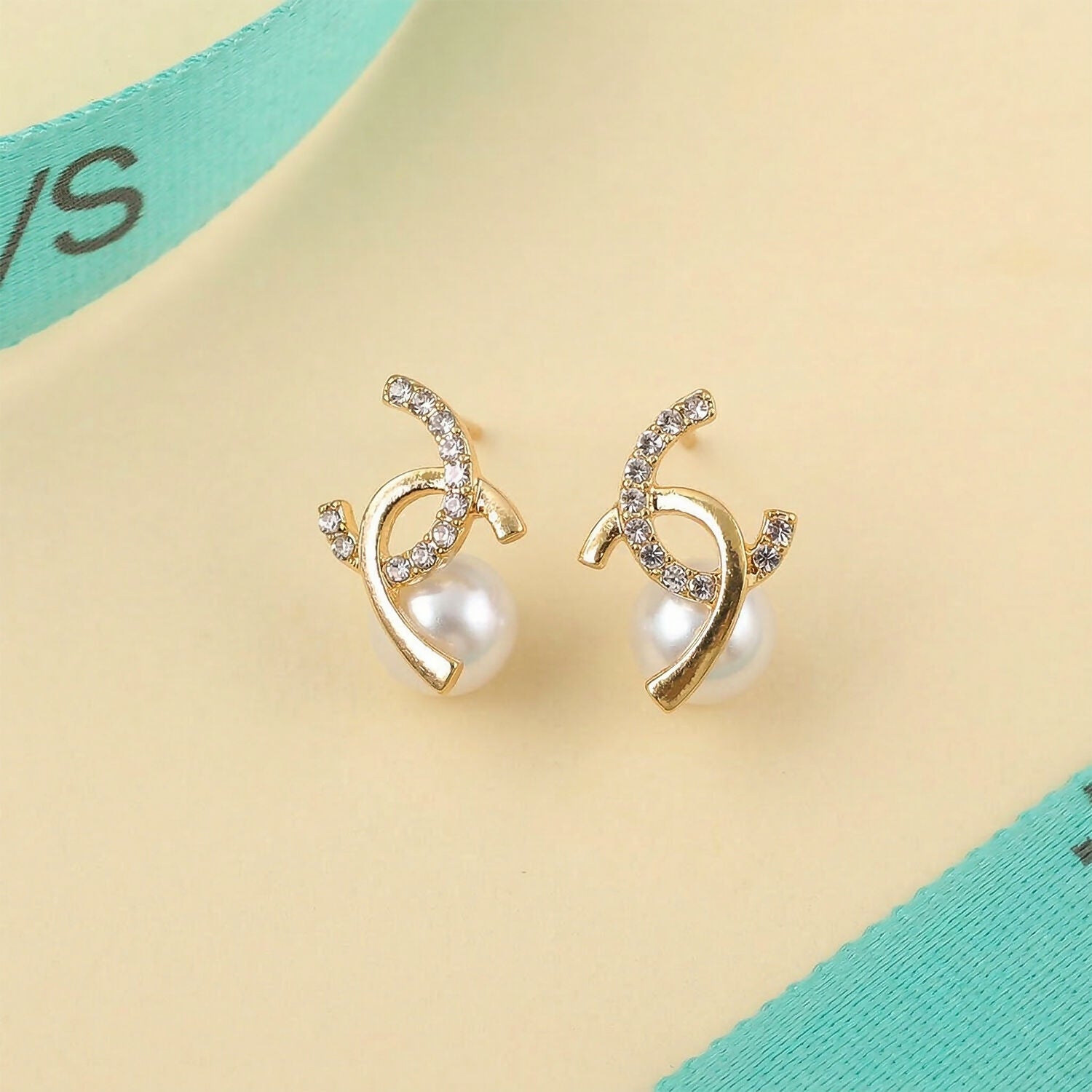 Premium Korean Rose-Tinted Pearl Huggie Hoop Earrings