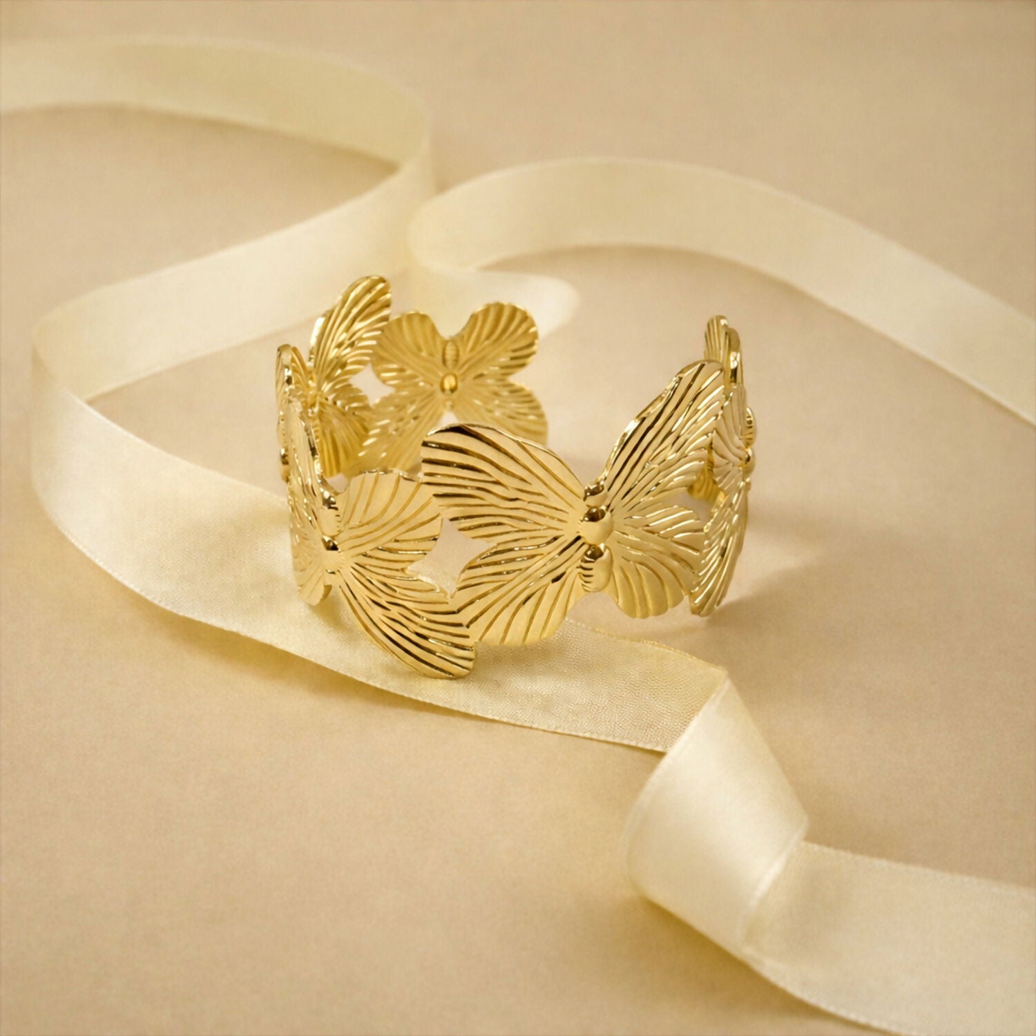 Floral Gold Plated Bracelet – Elegant Korean Style Accessory