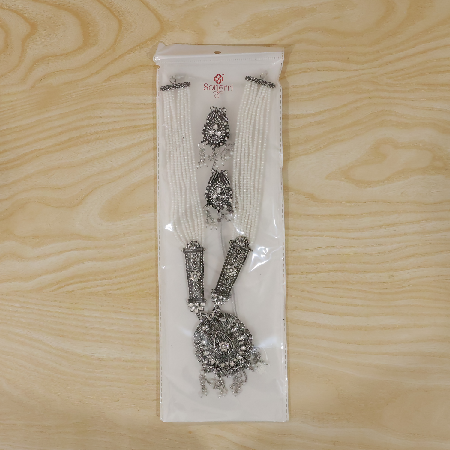 Full pearl necklace set displayed
