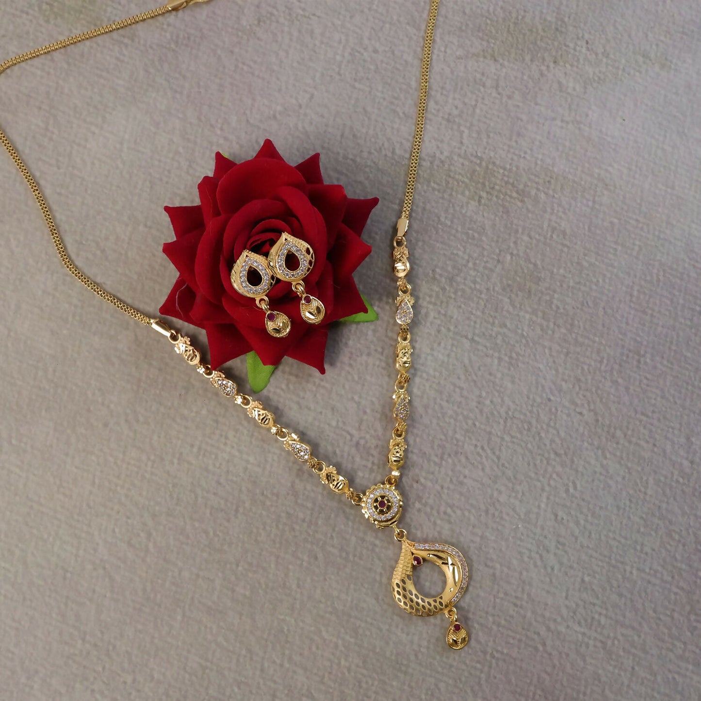 Elegant Gold-Tone Teardrop Pendant Necklace Set with Minimal Chain Design & Matching Earrings
