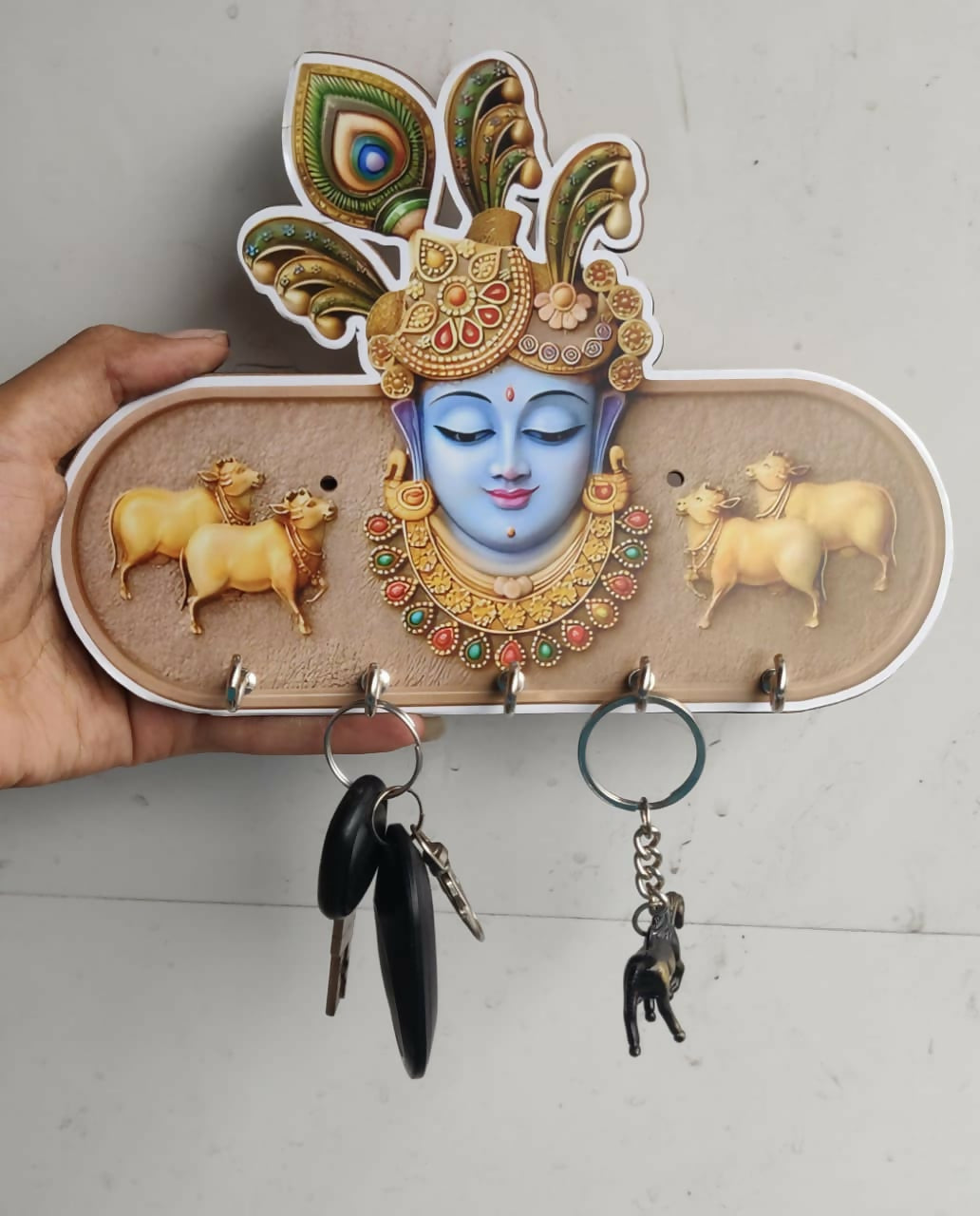 4 (8)