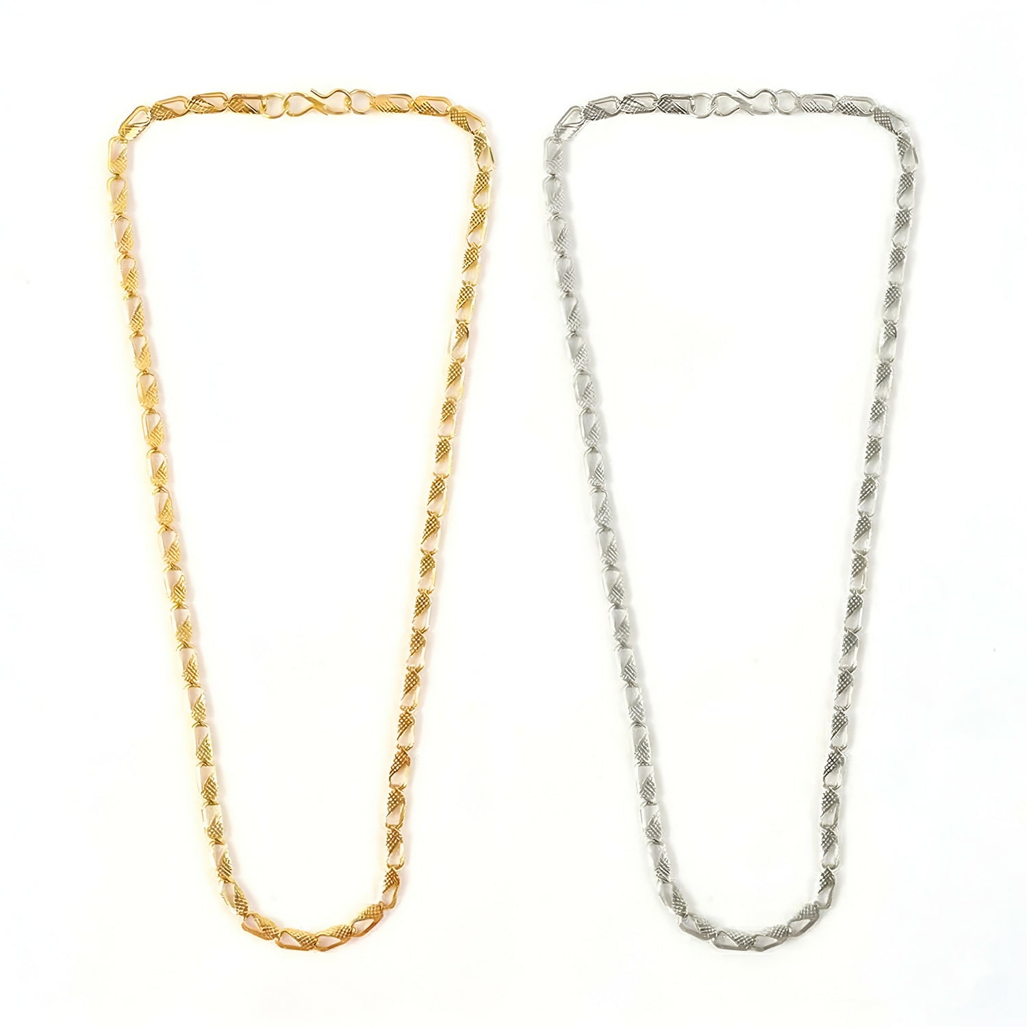 Textured design details on dual tone necklace links