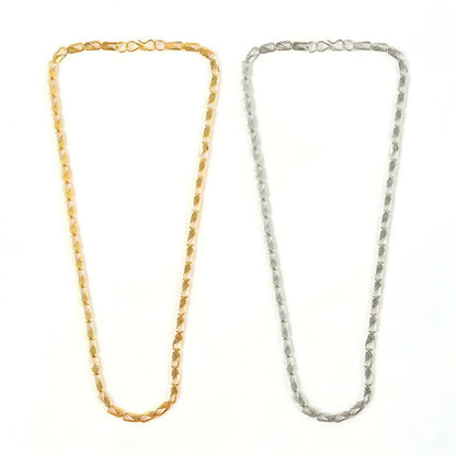 Textured design details on dual tone necklace links