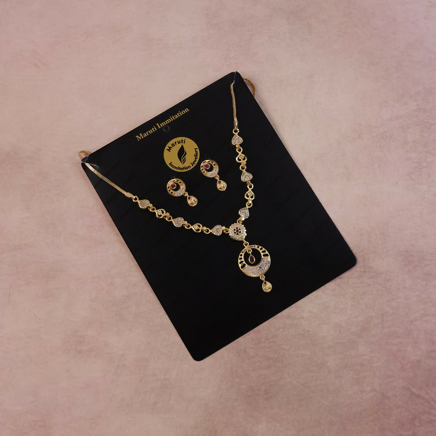 Vintage Royal Inspired Necklace Set with Traditional Statement Design