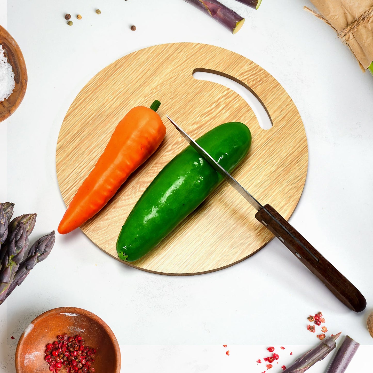 Round wooden chopping board