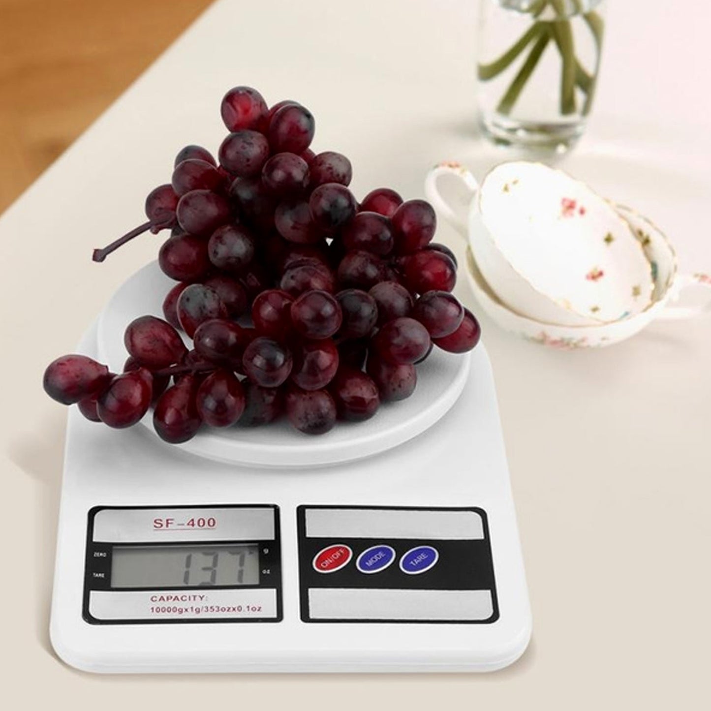 Precision digital scale with 10 kg capacity.