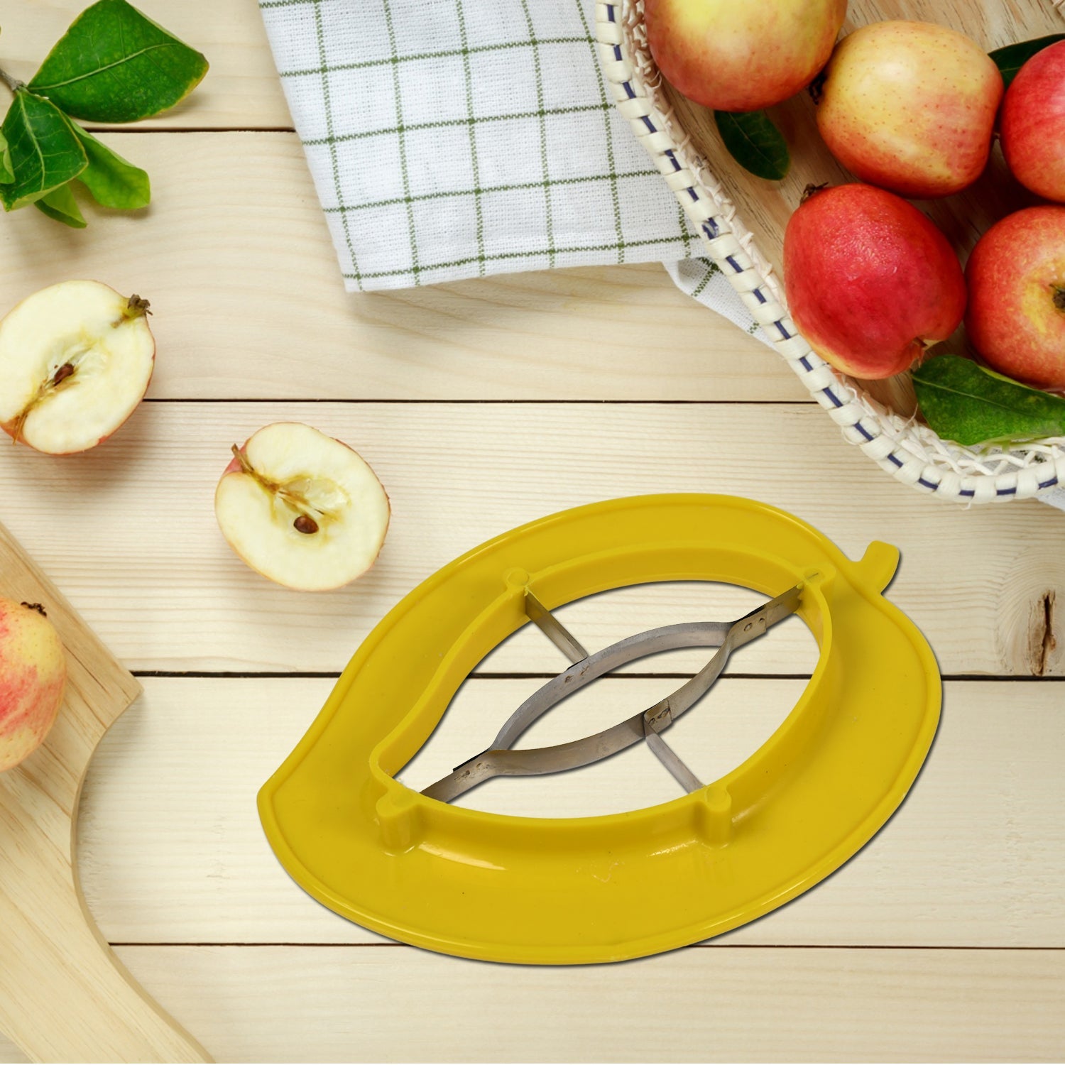 Mango cutter with sharp blades