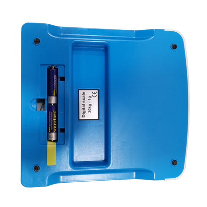 Versatile kitchen weighing scale with digital accuracy (TS500).