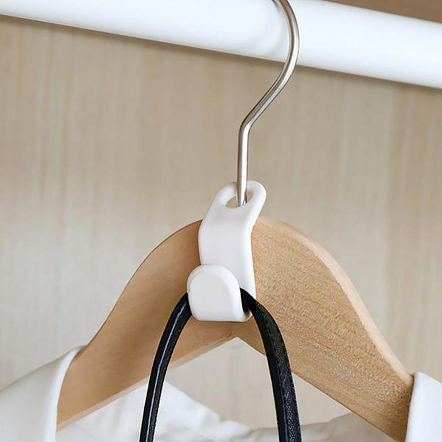 Set of non-slip plastic hangers.