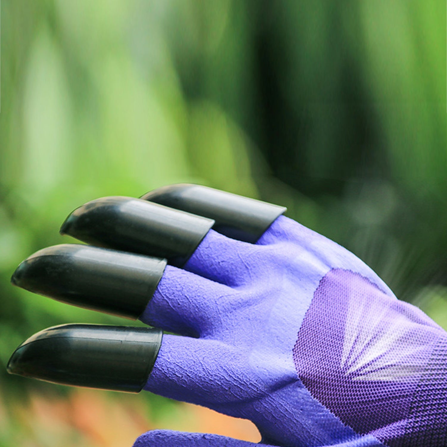 Garden gloves with protective features and flexibility