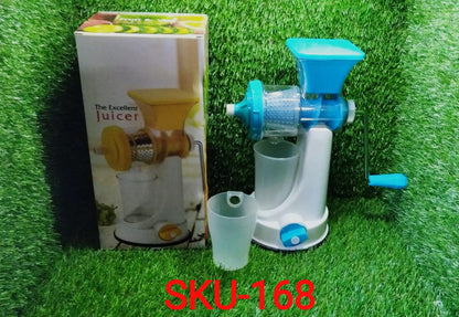 Manual juicer with cup for easy use