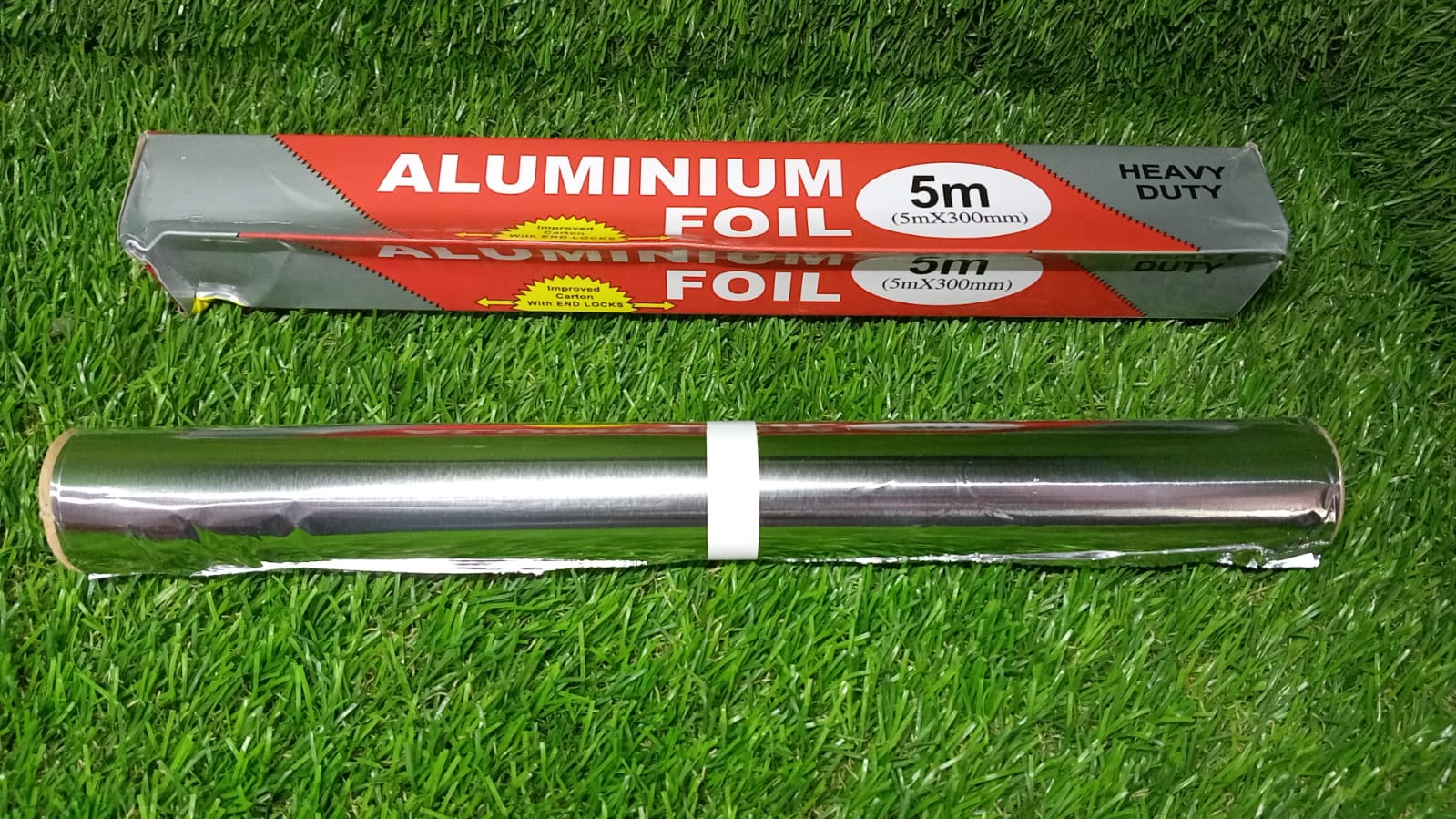 Roll of thick aluminum foil, non-stick, perfect for baking